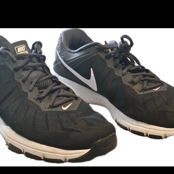 Nike Legend Sneaker 9.5 Blk Beaters Cottagecor Gothic Y2k Boho Normcor [3E]